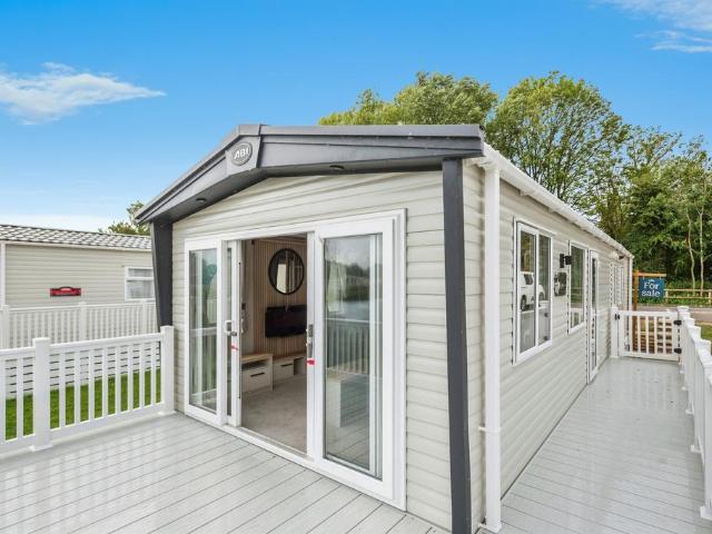 Park Home for sale in Fossebridge, Gloucestershire