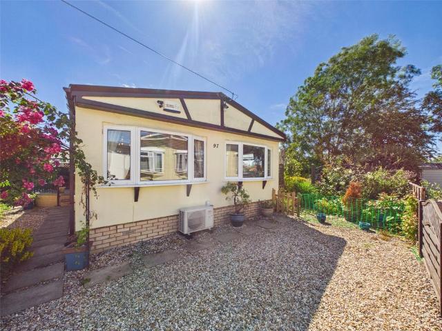 Park Home for sale in The Reddings, Golden Valley