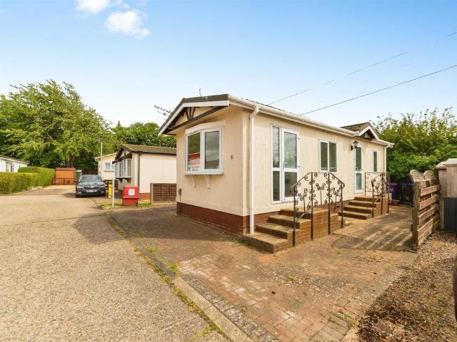 Park Home for sale in Letchworth, Hertfordshire