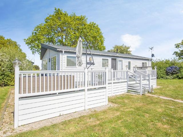 Park Home for sale in Dale Hill, Essex