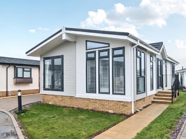 Park Home for sale in Milford-on-Sea, Ashurst Bridge