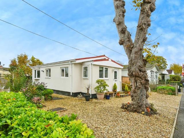 Park Home for sale in Lechlade, Fossebridge