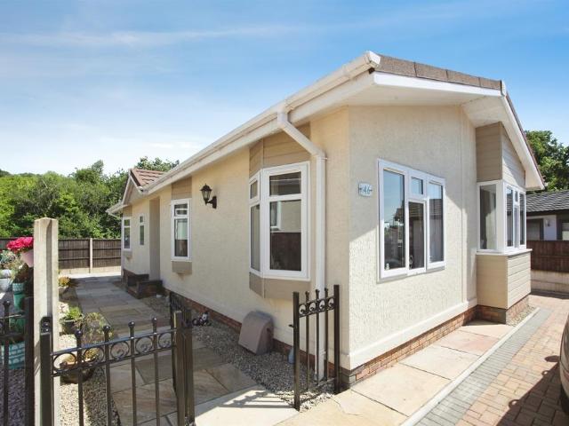 Park Home for sale in Pontypridd, Wales
