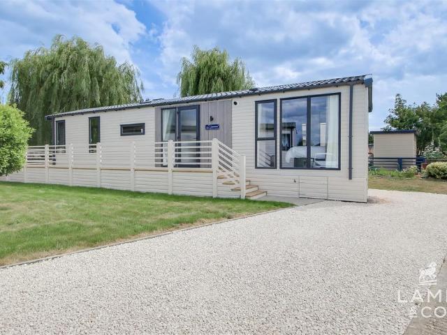 Park Home for sale in Dale Hill, Essex