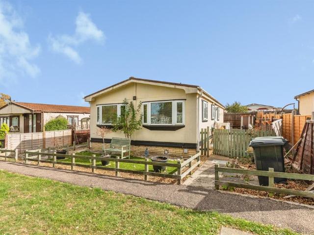 Park Home for sale in Rushden, North Northamptonshire