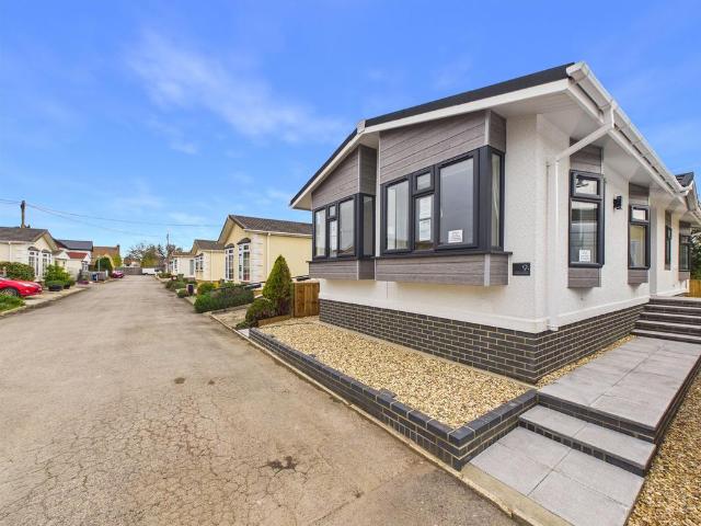 Park Home for sale in Pamington, Gloucestershire