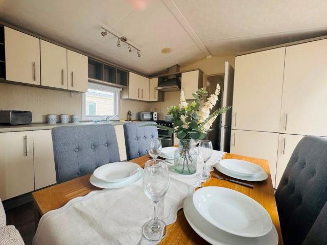 Park Home for sale in Upper Dovercourt, Dale Hill