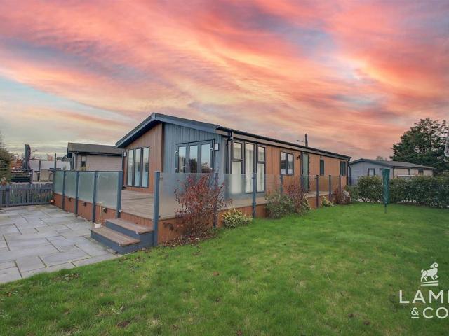 Park Home for sale in Dale Hill, Essex