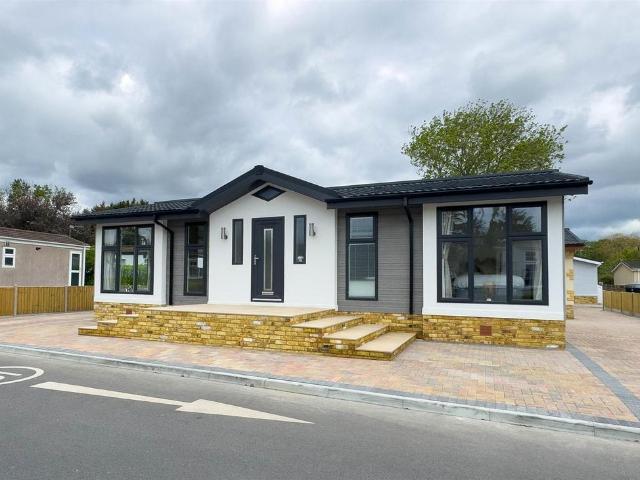 Park Home for sale in Bray