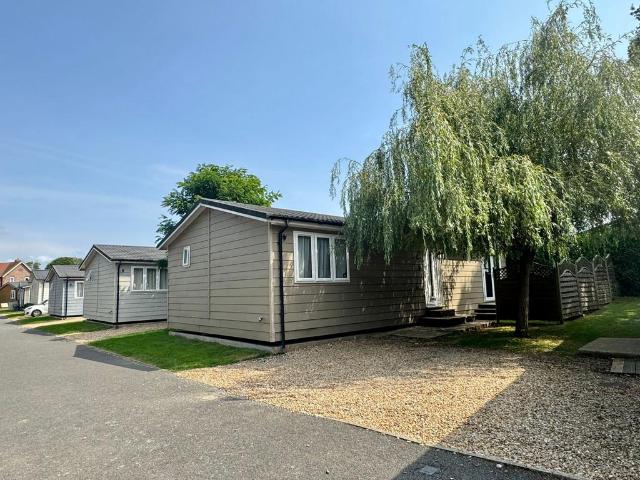 Park Home for sale in Chiddingly, Cross In Hand