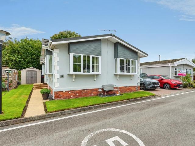 Park Home for sale in Hatchmere, Norley