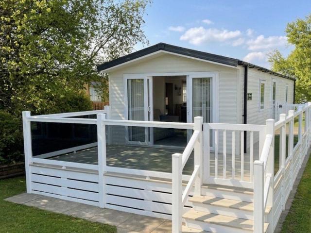 Park Home for sale in East Williamston, Wales