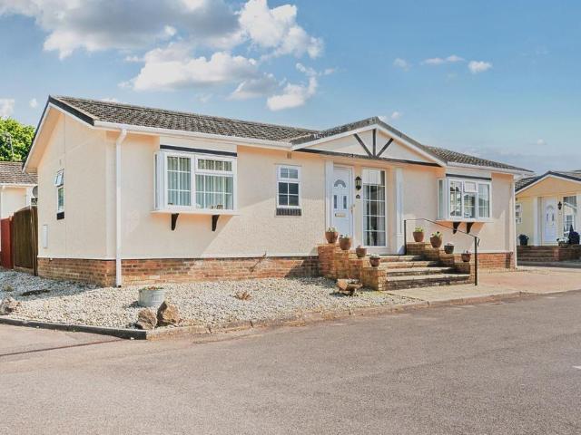 Park Home for sale in Cross In Hand, East Sussex