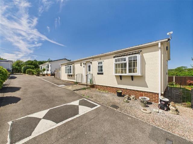 Park Home for sale in Badgeworth, Pamington
