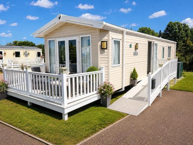 Park Home for sale in Stokesby, Norfolk