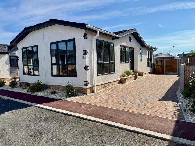 Park Home for sale in Dale Hill, Essex