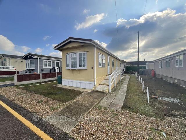 Park Home for sale in Royale Dunton Court, Basildon
