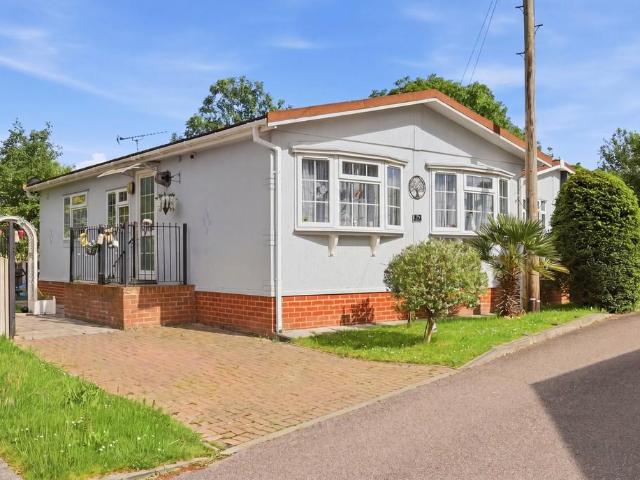 Park Home for sale in Lambourne, Epping