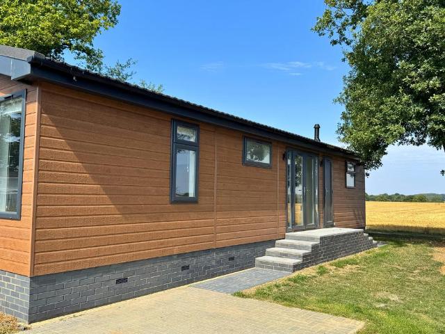 Park Home for sale in Slip End, Bedfordshire