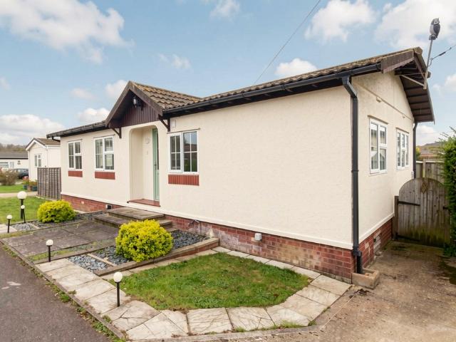 Park Home for sale in King's Walden, Hertfordshire