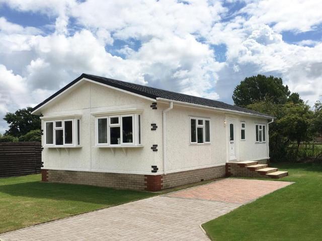 Park Home for sale in Alderminster, Warwickshire