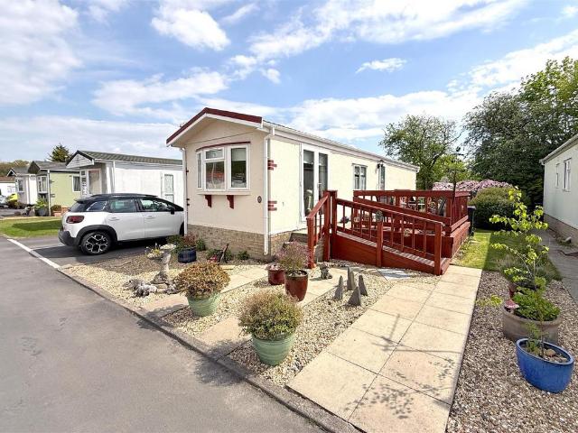 Park Home for sale in Barton In Fabis, East Midlands