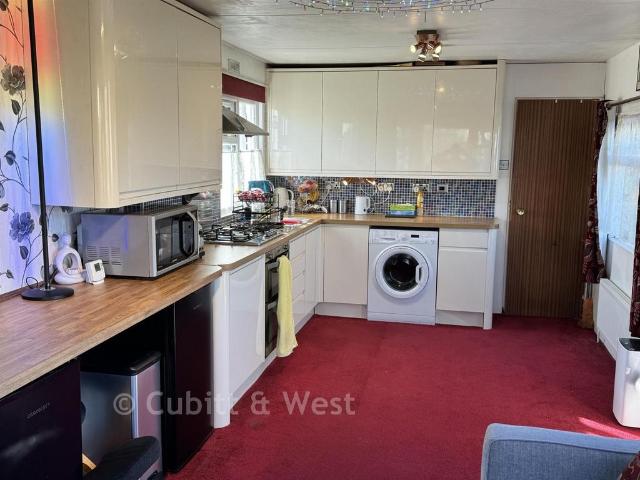 Park Home for sale in Box Hill Village, Pachesham Park