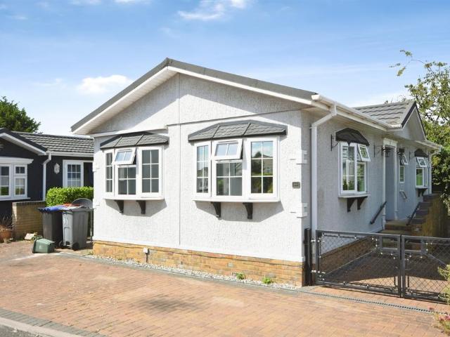Park Home for sale in Bocking, Chipping Hill