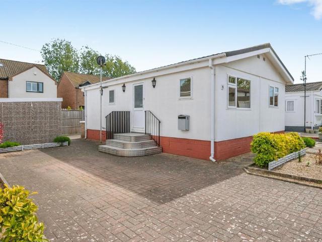 Park Home for sale in Stokesby, Norfolk