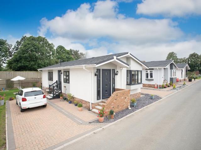 Park Home for sale in Stanford On Avon, Leicestershire