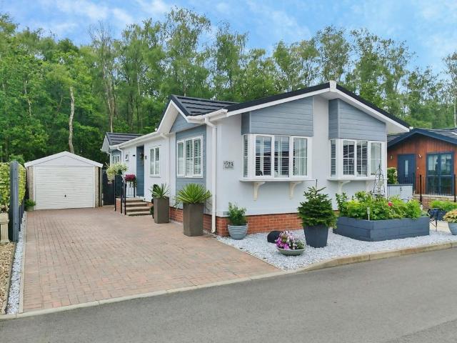 Park Home for sale in Bracknell