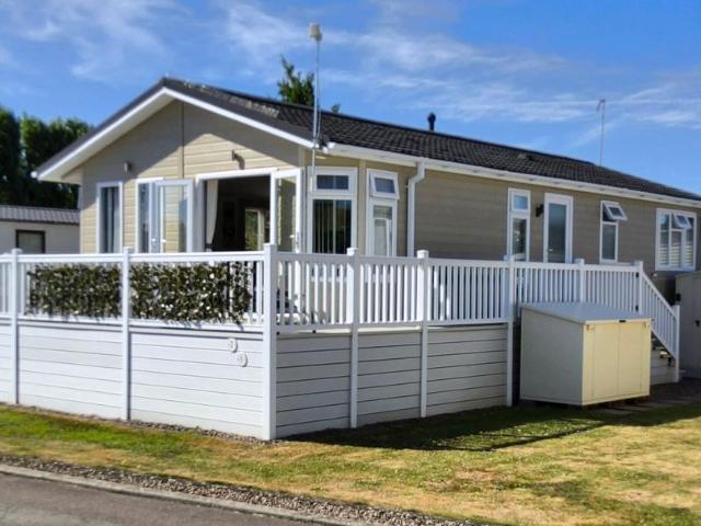 Park Home for sale in Tiddington, Alderminster