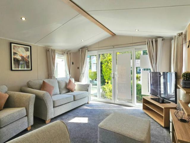 Park Home for sale in Llanrug, Cwm-y-glo