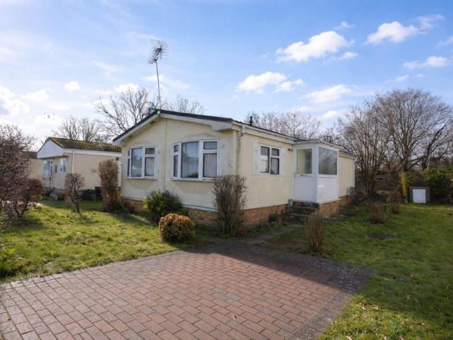 Park Home for sale in Fretherne, Hertfordshire
