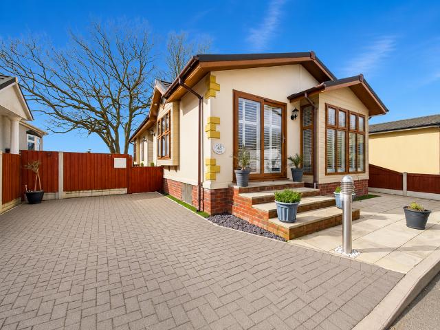 Park Home for sale in Weeley, Dale Hill