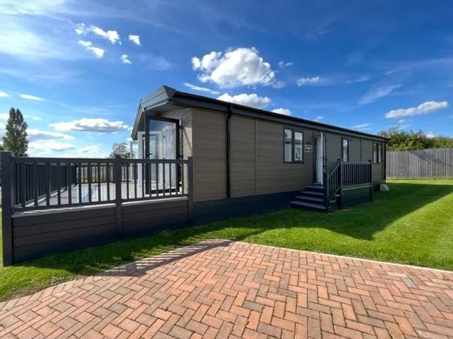 Park Home for sale in Lenchwick, Crookhill