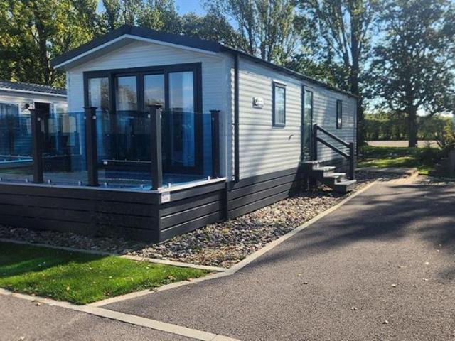 Park Home for sale in Spring Vale, Hampshire