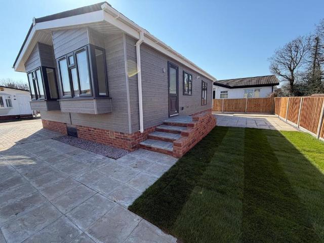 Park Home for sale in Batchworth, Hertfordshire