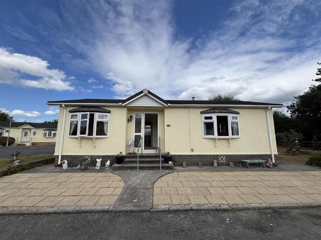 Park Home for sale in Llangennech, Wales
