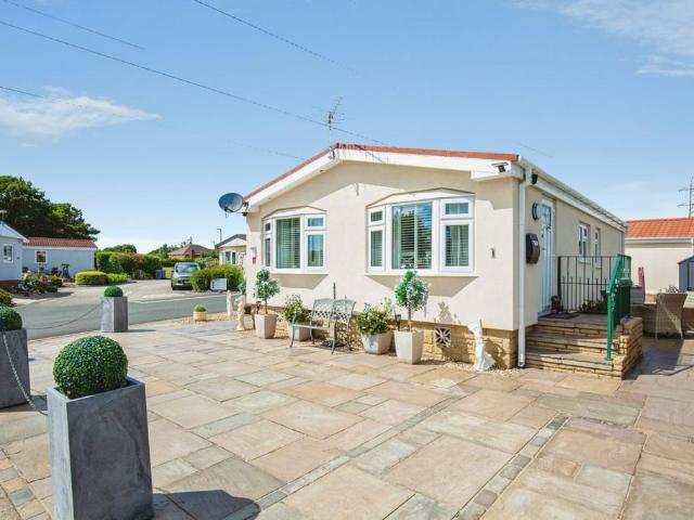 Park Home for sale in Peel Hill, Lancashire