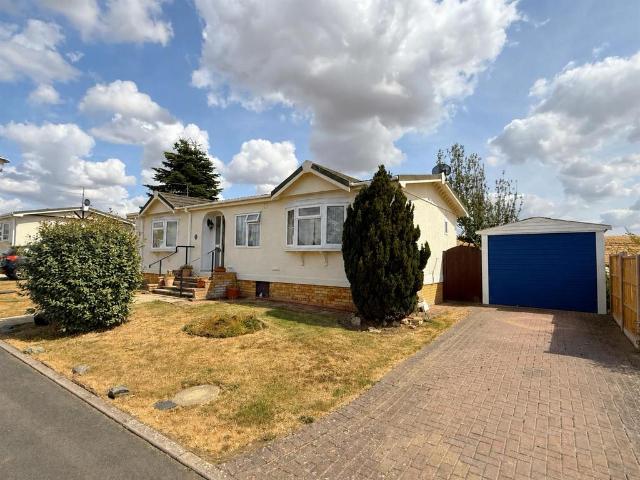 Park Home for sale in Alderminster, Warwickshire