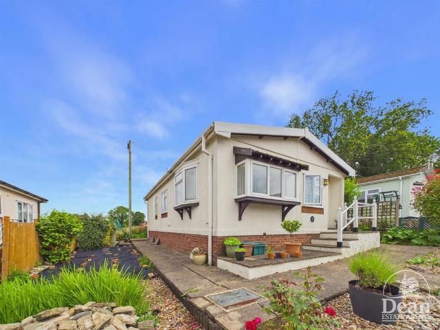 Park Home for sale in Berry Hill, Bromsberrow Heath