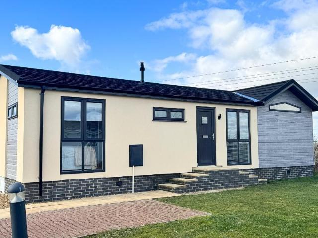 Park Home for sale in Bedfordshire