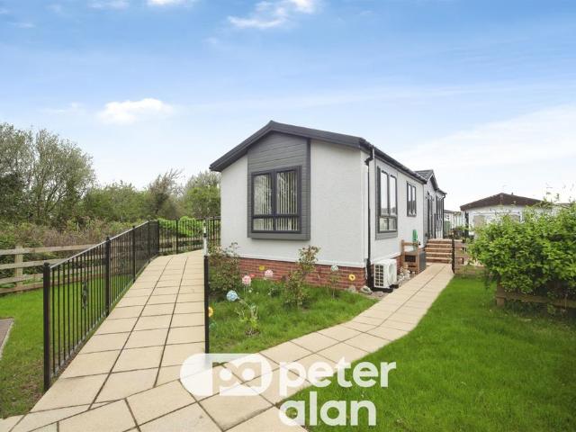 Park Home for sale in Saint Bride's Wentlooge, Wales