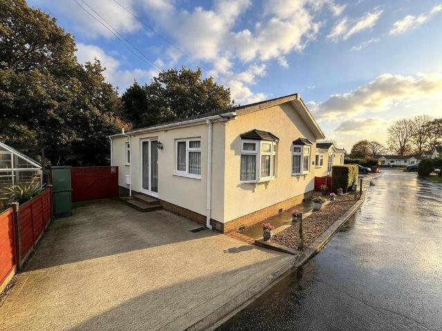 Park Home for sale in Whipsnade, Central Bedfordshire