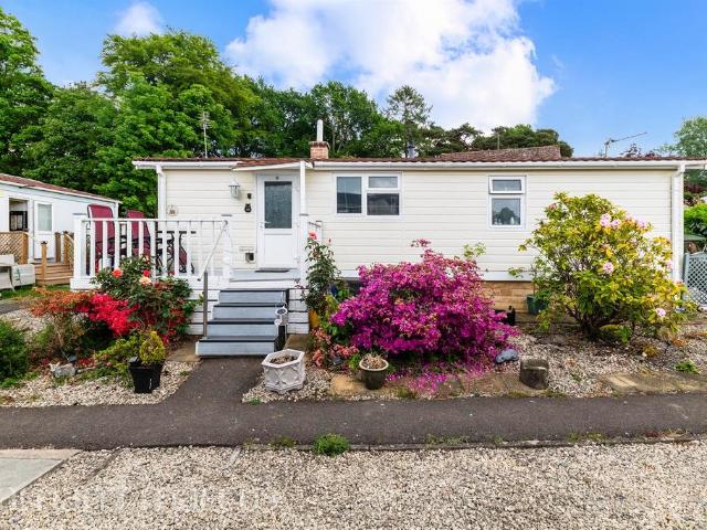 Park Home for sale in Pachesham Park, Surrey