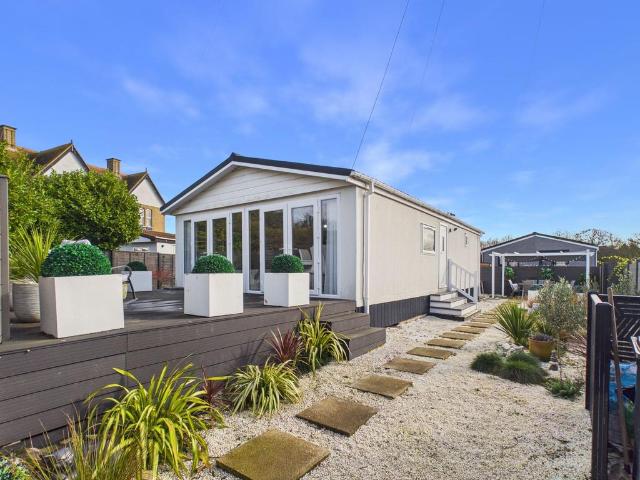 Park Home for sale in Upton, Huntingdonshire