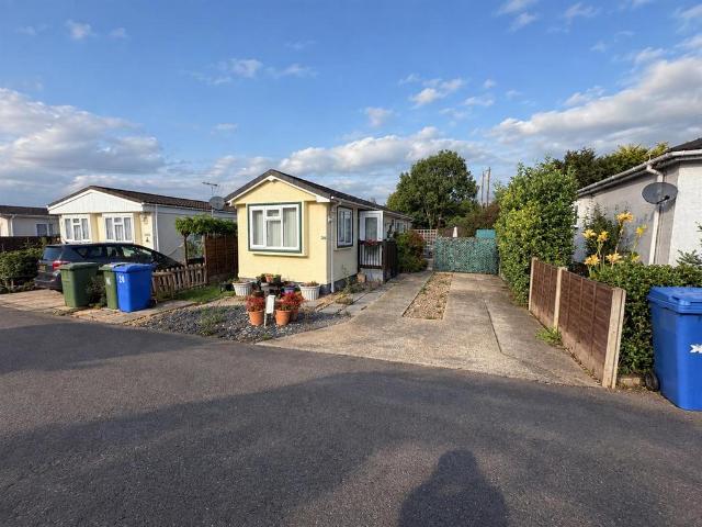 Park Home for sale in Cranbourne, Winkfield