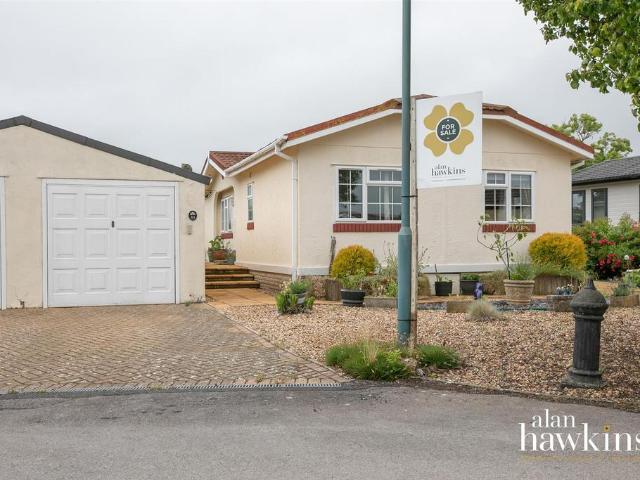 Park Home for sale in Bradenstoke, Wiltshire