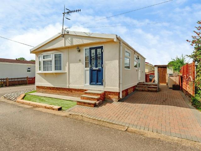 Park Home for sale in Burstow, Hillview